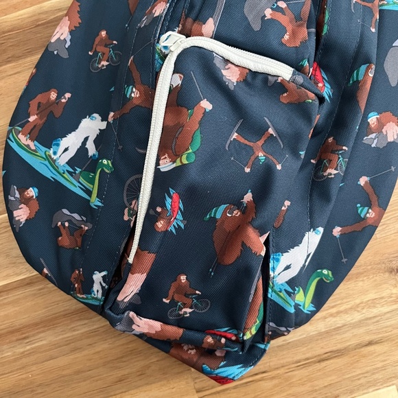 KAVU Rope Sling Bag RARE Bigfoot Yeti Skiing Print NEW - Picture 3 of 7